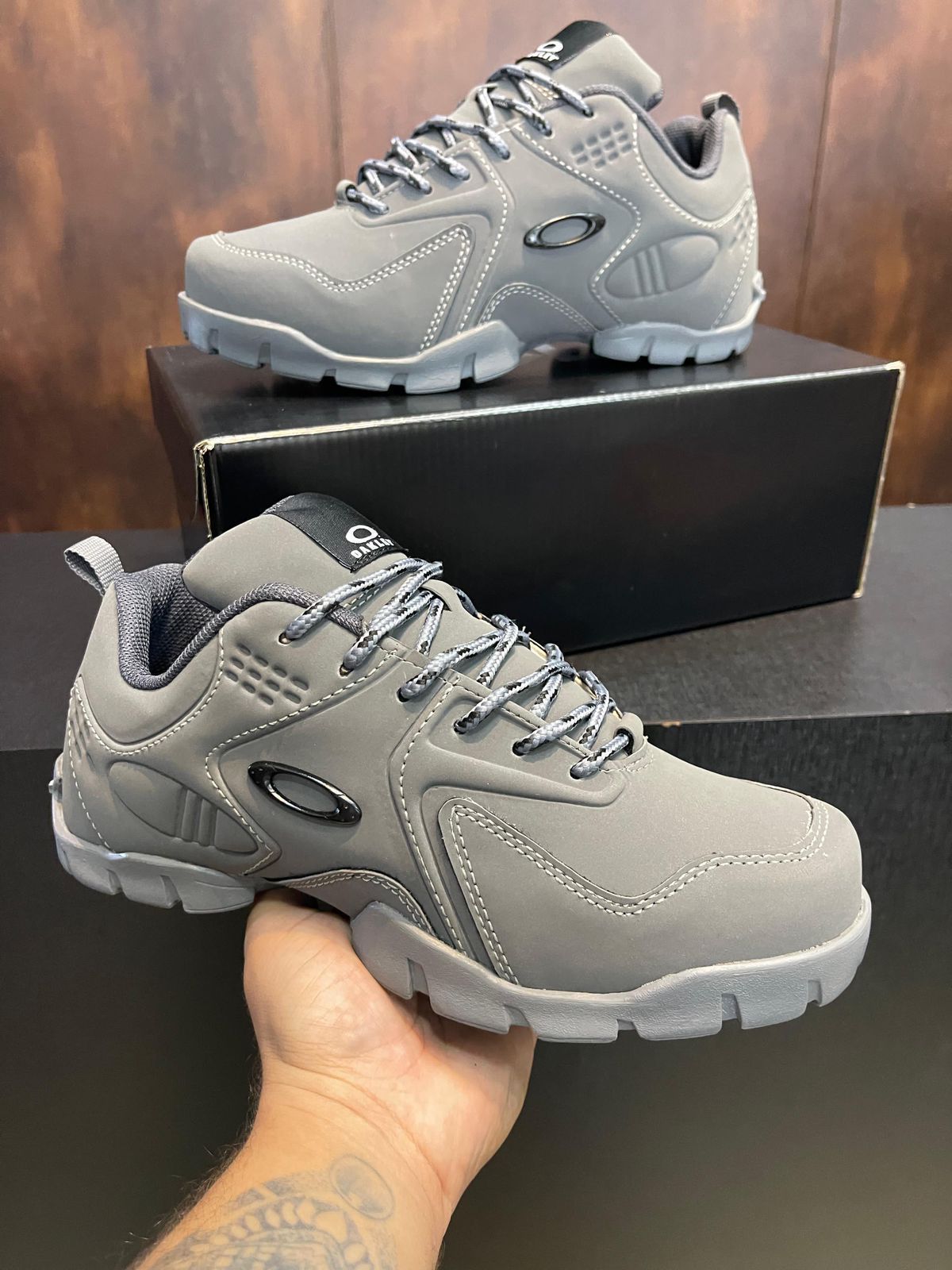 Tênis Oakley STRATUS