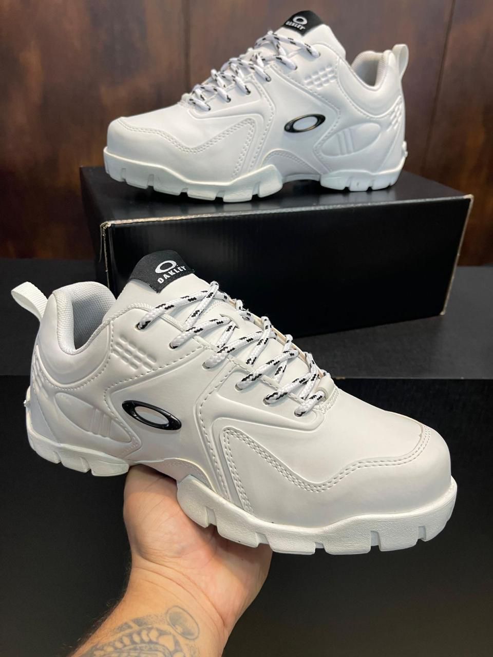 Tênis Oakley STRATUS